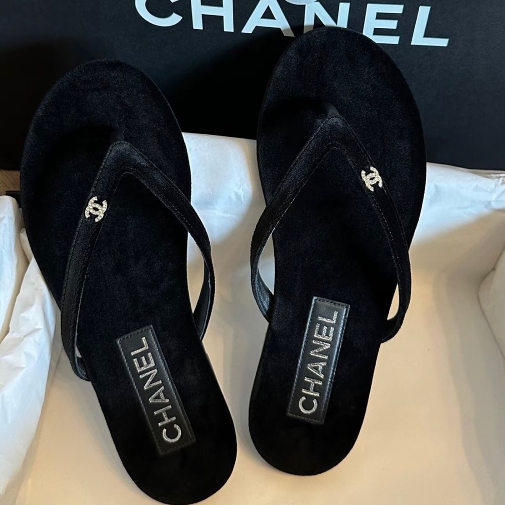 CHANEL Black Suede CC Charm Thong Sandals